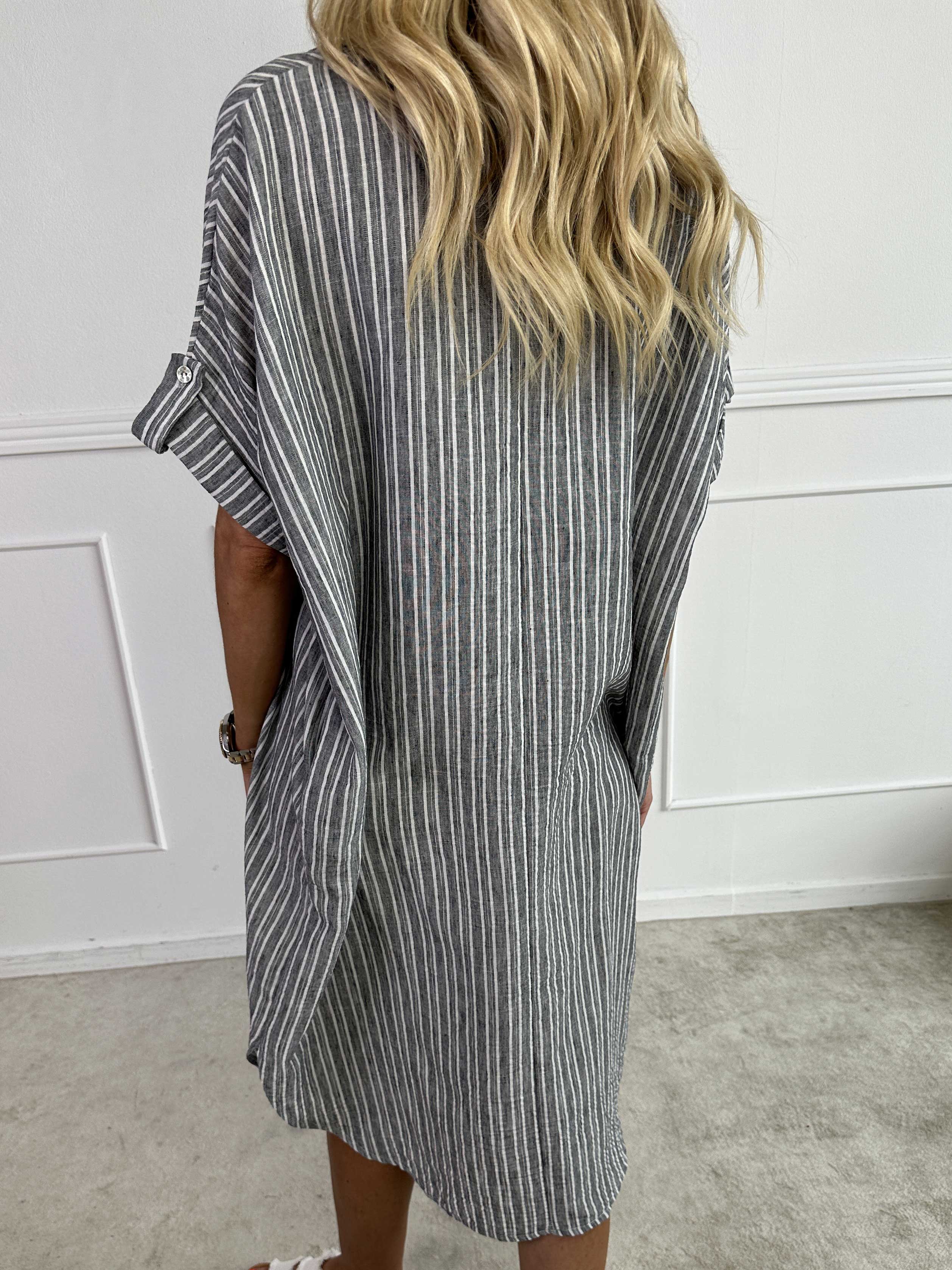 Evelyn - Stribet tunikakjole med skjortekrave